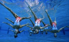 九游娱乐官方-浓眉关键回合定乾坤！湖人险胜浙江队，展现巨星硬解力