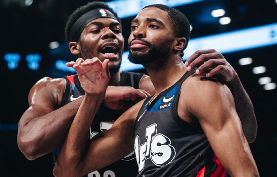 疯狂得分!魔术队球员在比赛中连续进攻 疯狂得分!魔术队球员在比赛中连续进攻