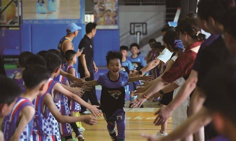 关于热爱篮球的少年掀起运动热潮，助力健康生活的信息
