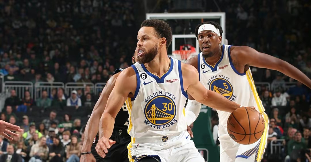 雄鹿高居东部联盟积分榜榜首 雄鹿高居东部联盟积分榜榜首