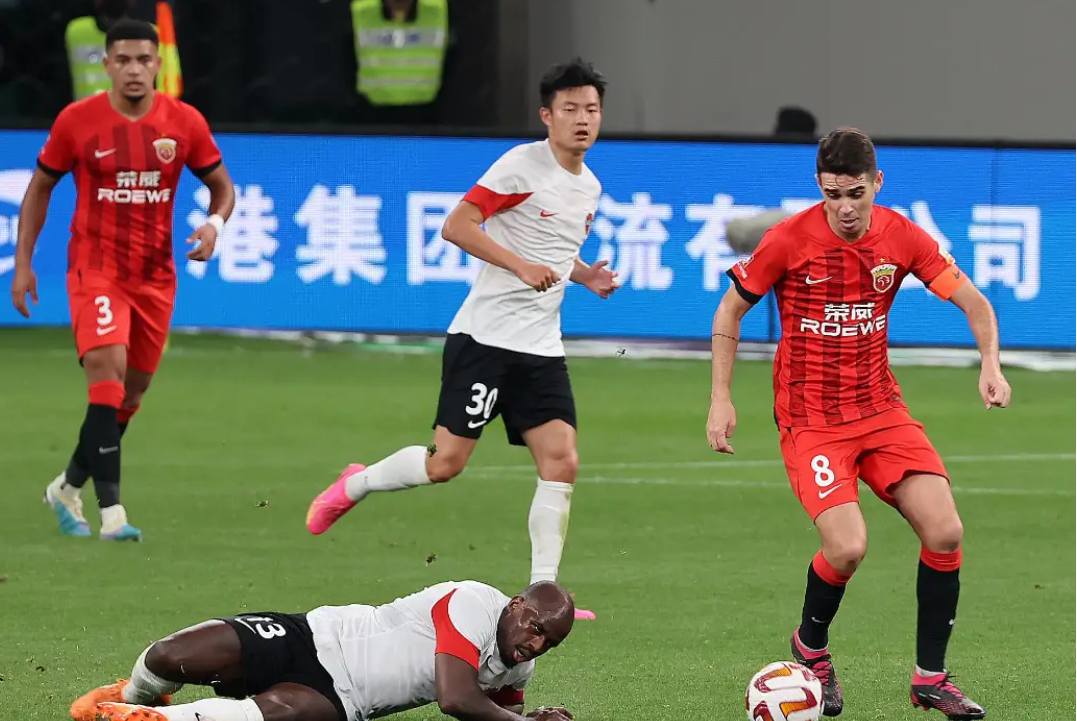 包含双外援发挥出色，助力上海队在主场领先的词条