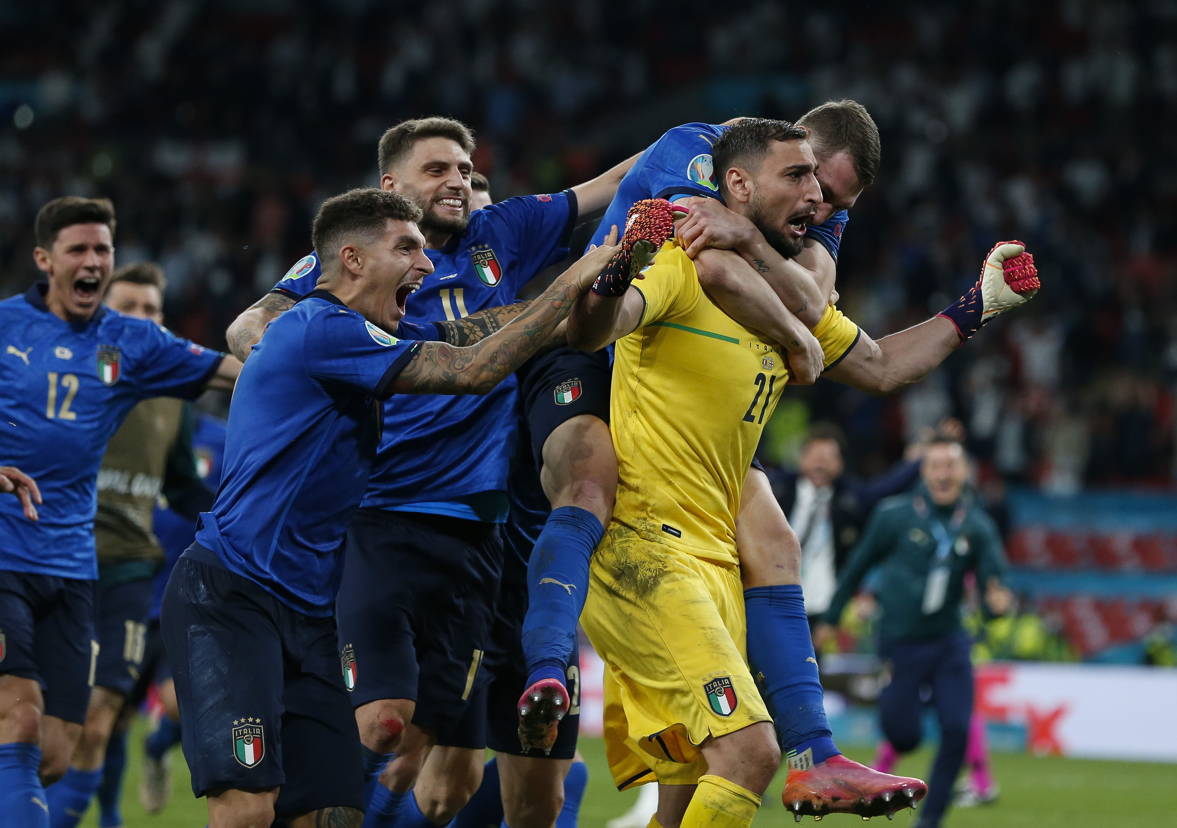 意大利队在全球足球比赛中获胜 意大利队在全球足球比赛中获胜