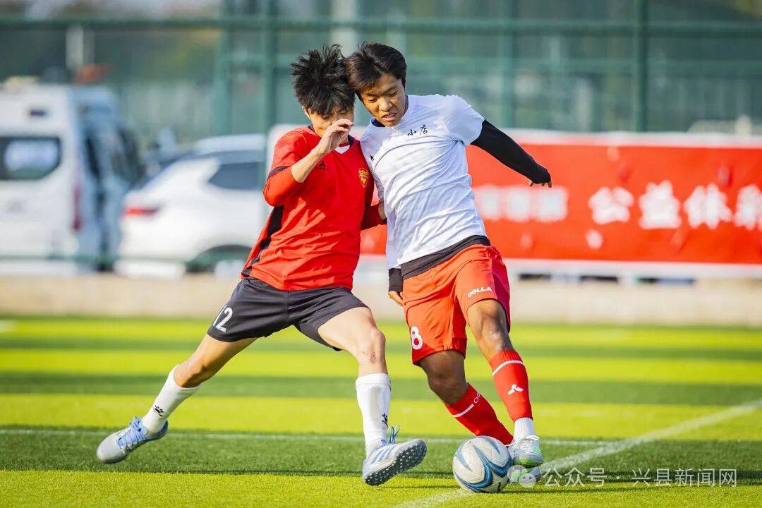 球员神勇表现,引领球队取得胜利 球员神勇表现,引领球队取得胜利