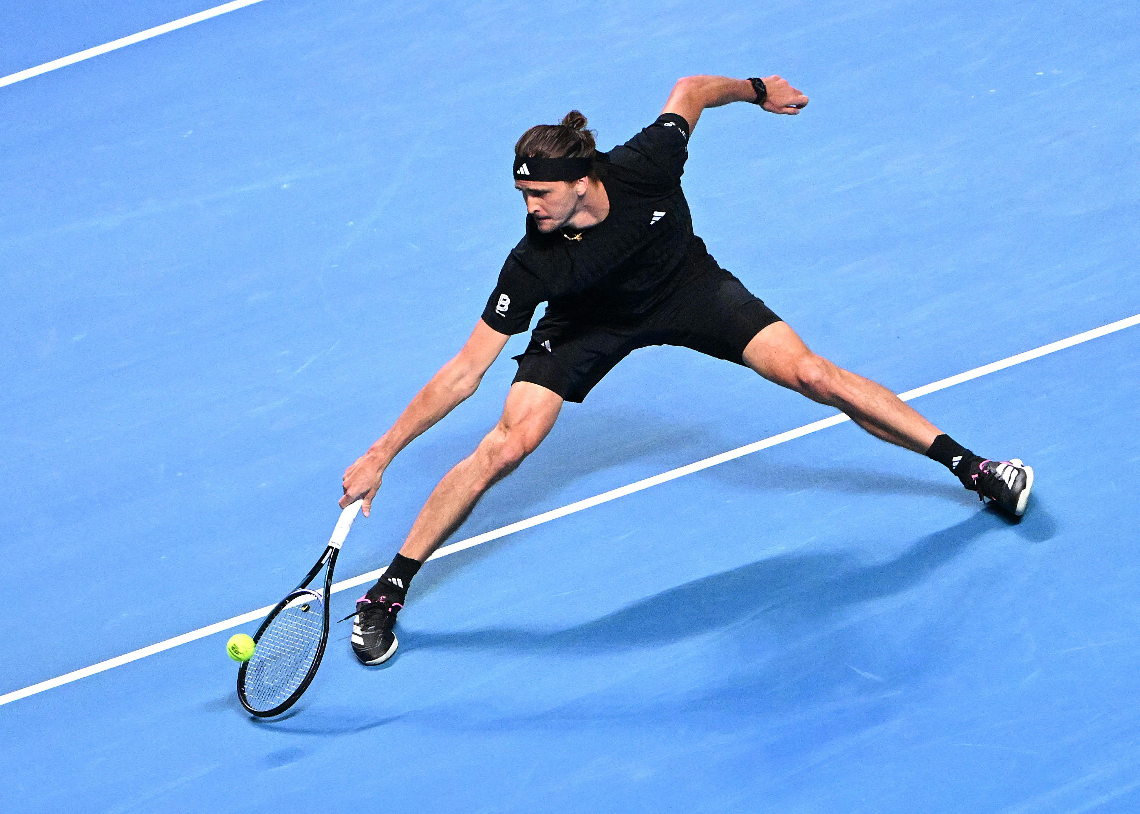 西班牙网球队轻取世界网球队,兹维列夫制霸全场的简单介绍 西班牙网球队轻取世界网球队,兹维列夫制霸全场的简单介绍