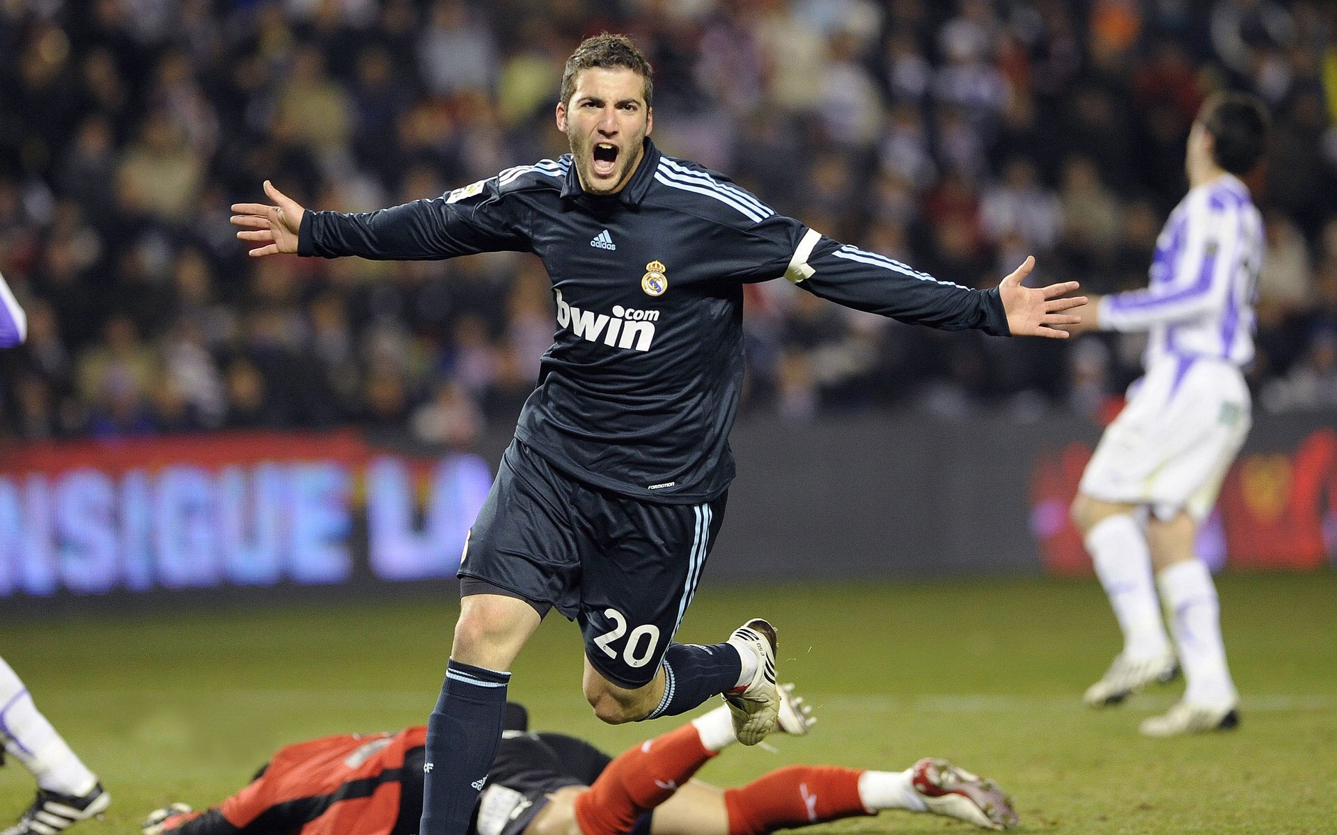 东决关键战之夜，霍勒迪末节接管比赛，雄鹿挺进总决赛的终极密码