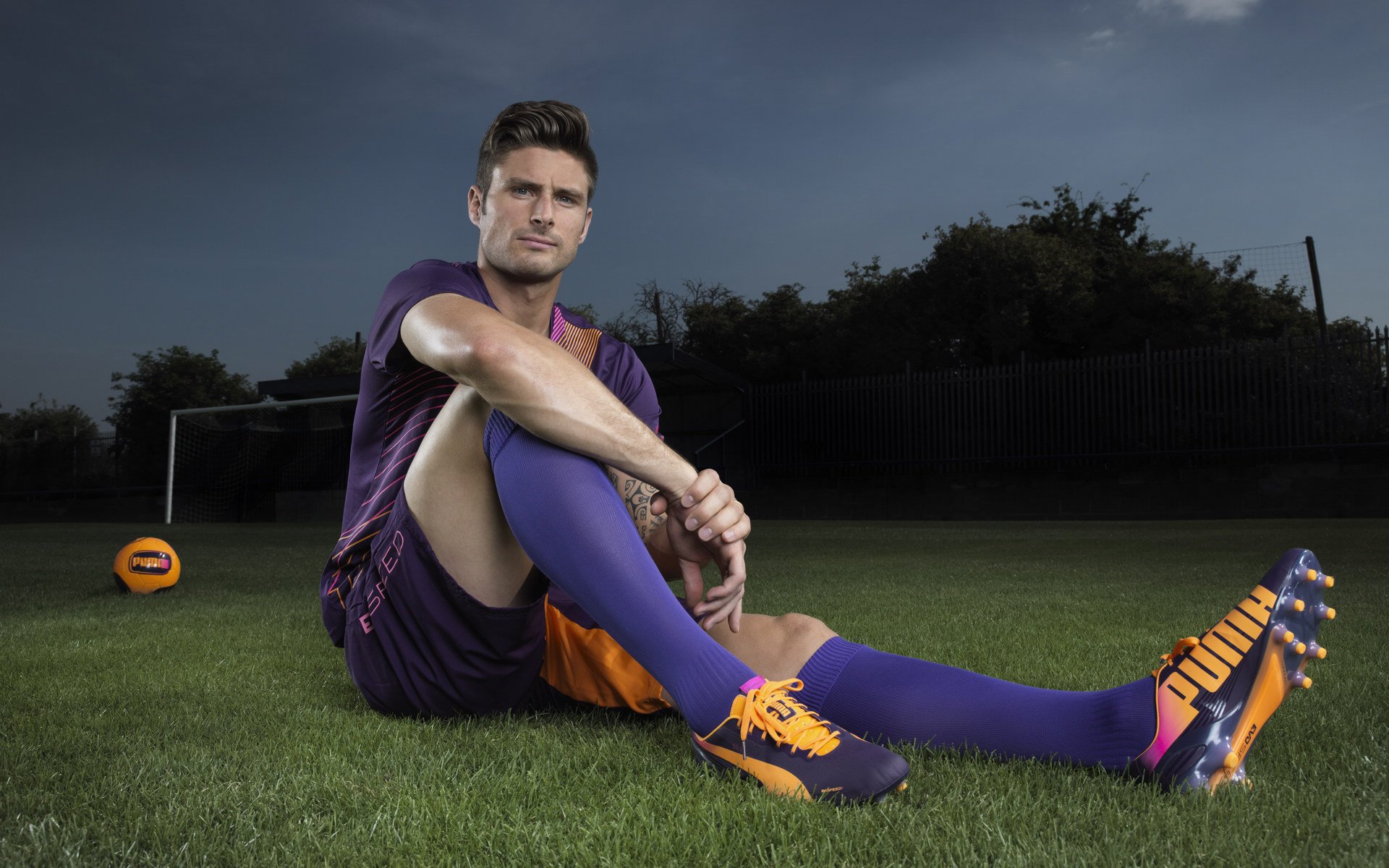 赛道上的双雄对决，雷诺鏖战红牛，维斯塔潘刷新纪录之夜